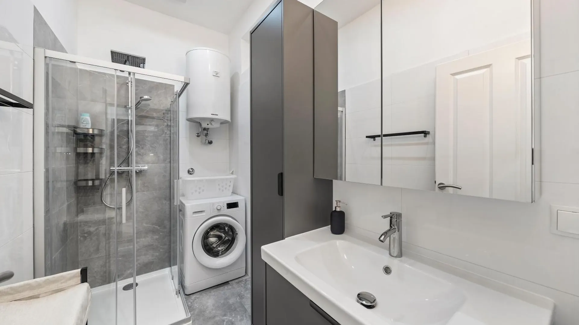 Bright And Quiet Apartments, Just 10 Minutes To U4, U6 And Schoenbrunn Palace Vídeň