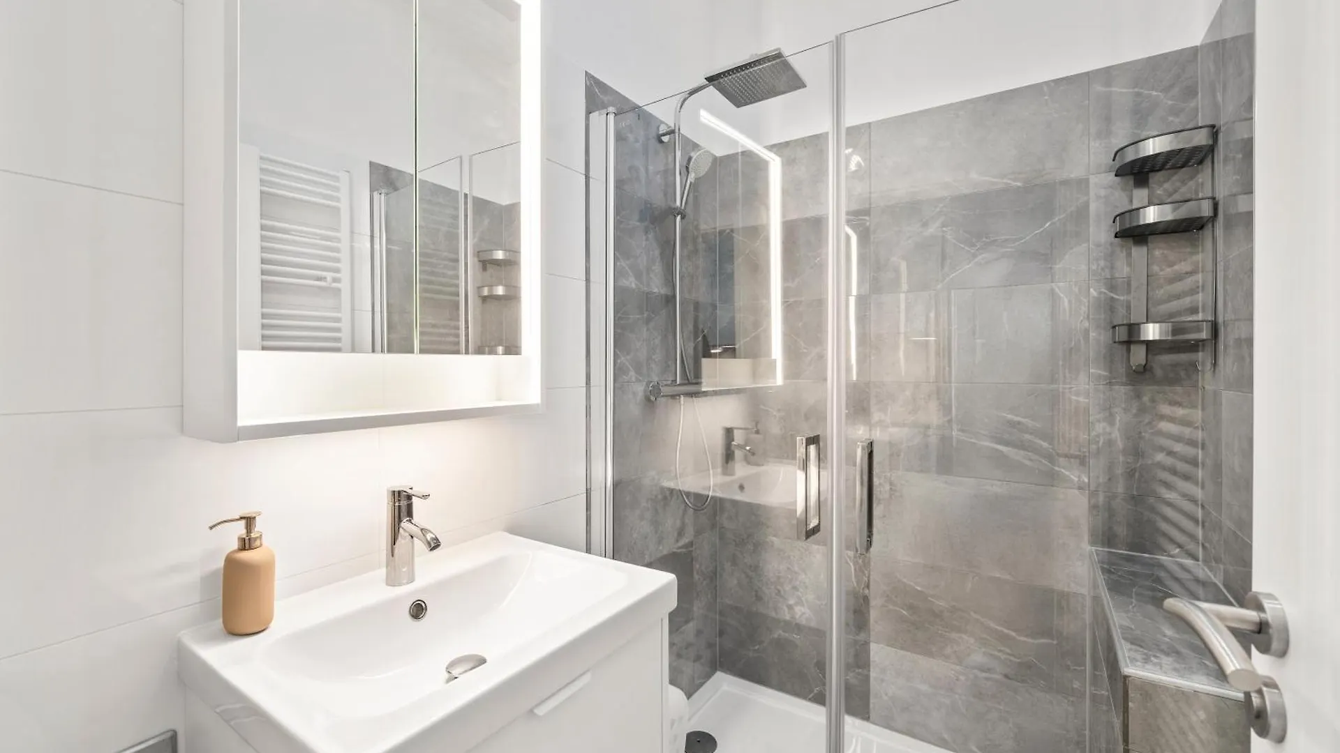 Apartment Bright And Quiet Apartments, Just 10 Minutes To U4, U6 And Schoenbrunn Palace Vienna Austria
